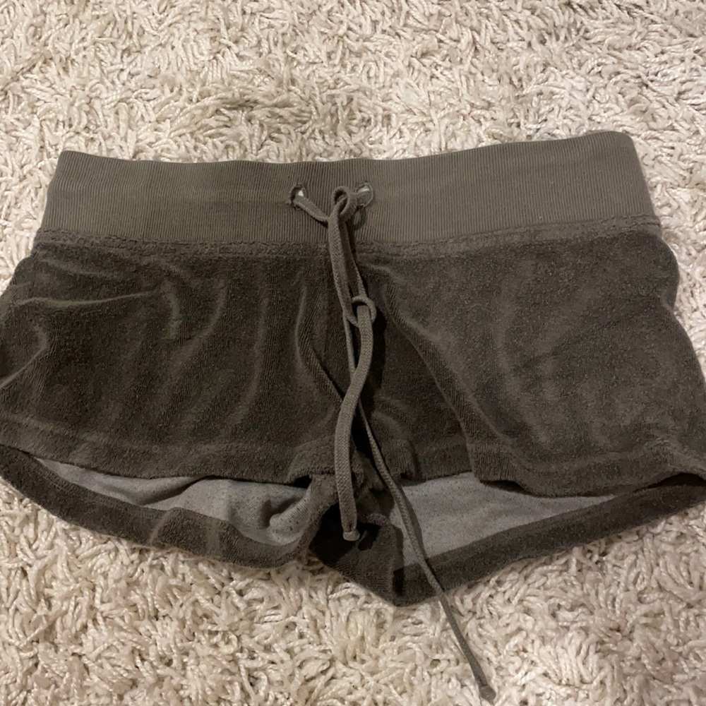 Hard tail shorts